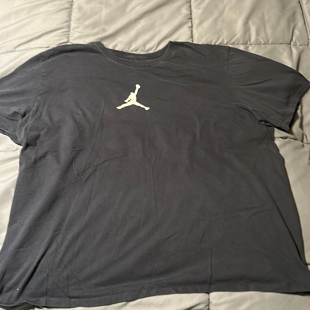 Used black Jordan T-shirt